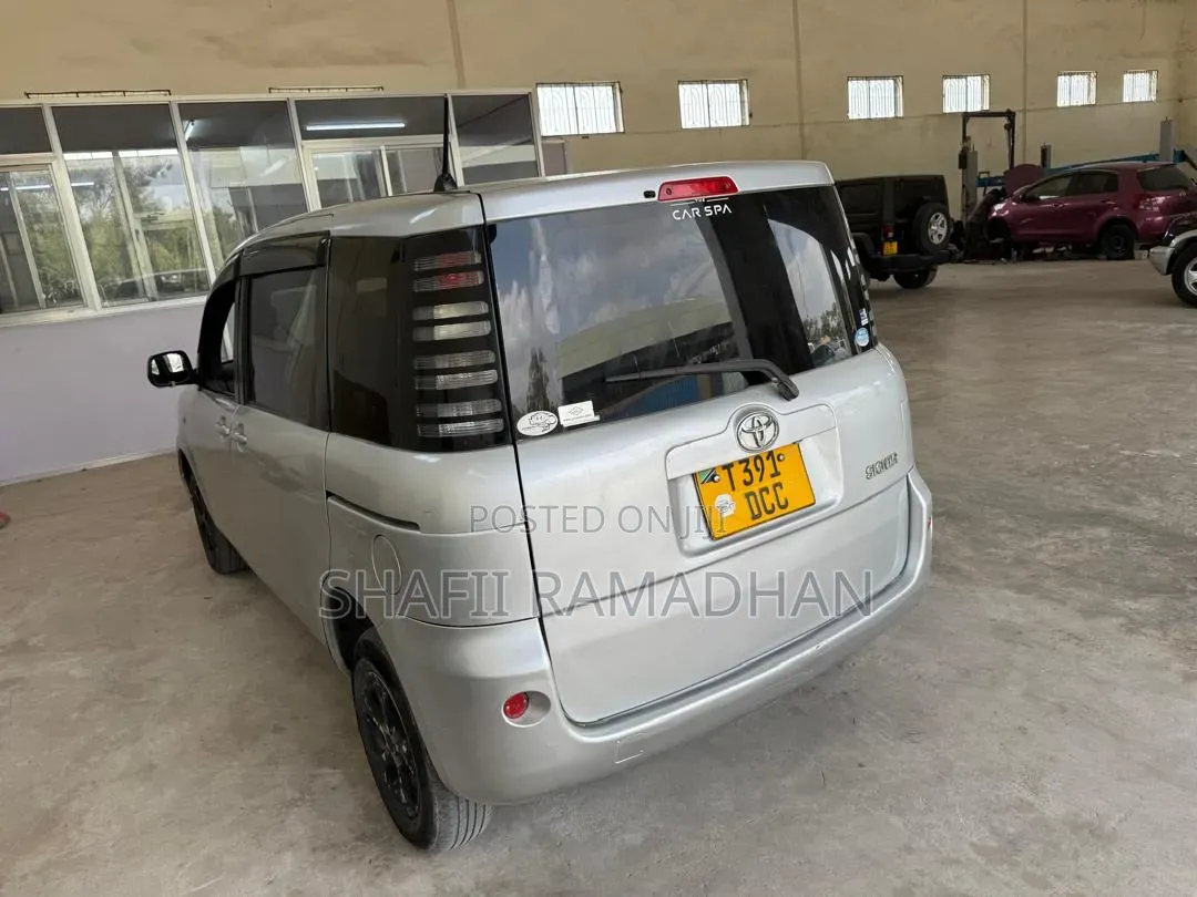Toyota Sienta 2008 Silver