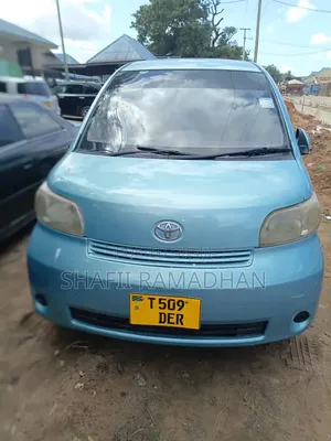 Toyota Porte 2010 Blue
