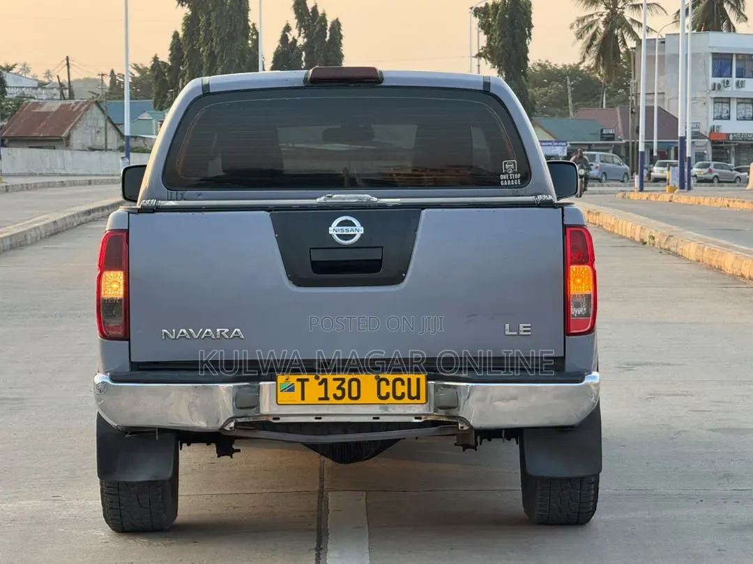 Nissan Navara 2008 Gray