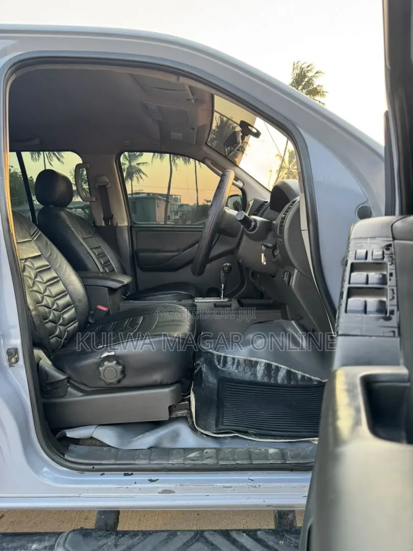 Nissan Navara 2008 Gray