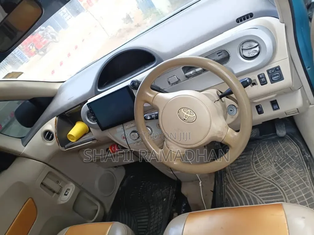 Toyota Porte 2010 Blue