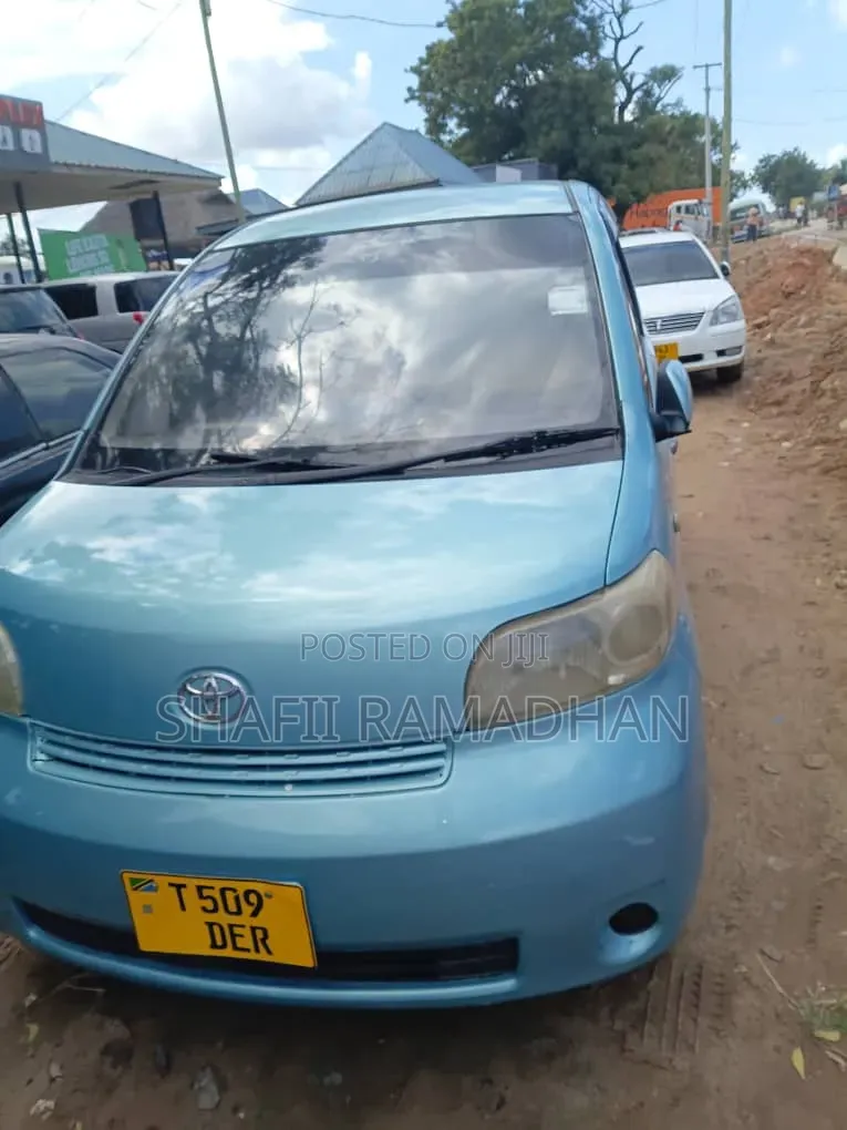 Toyota Porte 2010 Blue