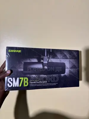 Shure SM7B Professional XLR Studio Microphone for Podcast Recording