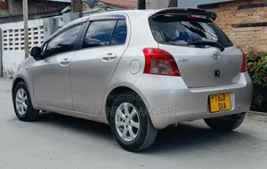 Toyota Vitz 2006 Silver