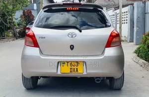 Toyota Vitz 2006 Silver