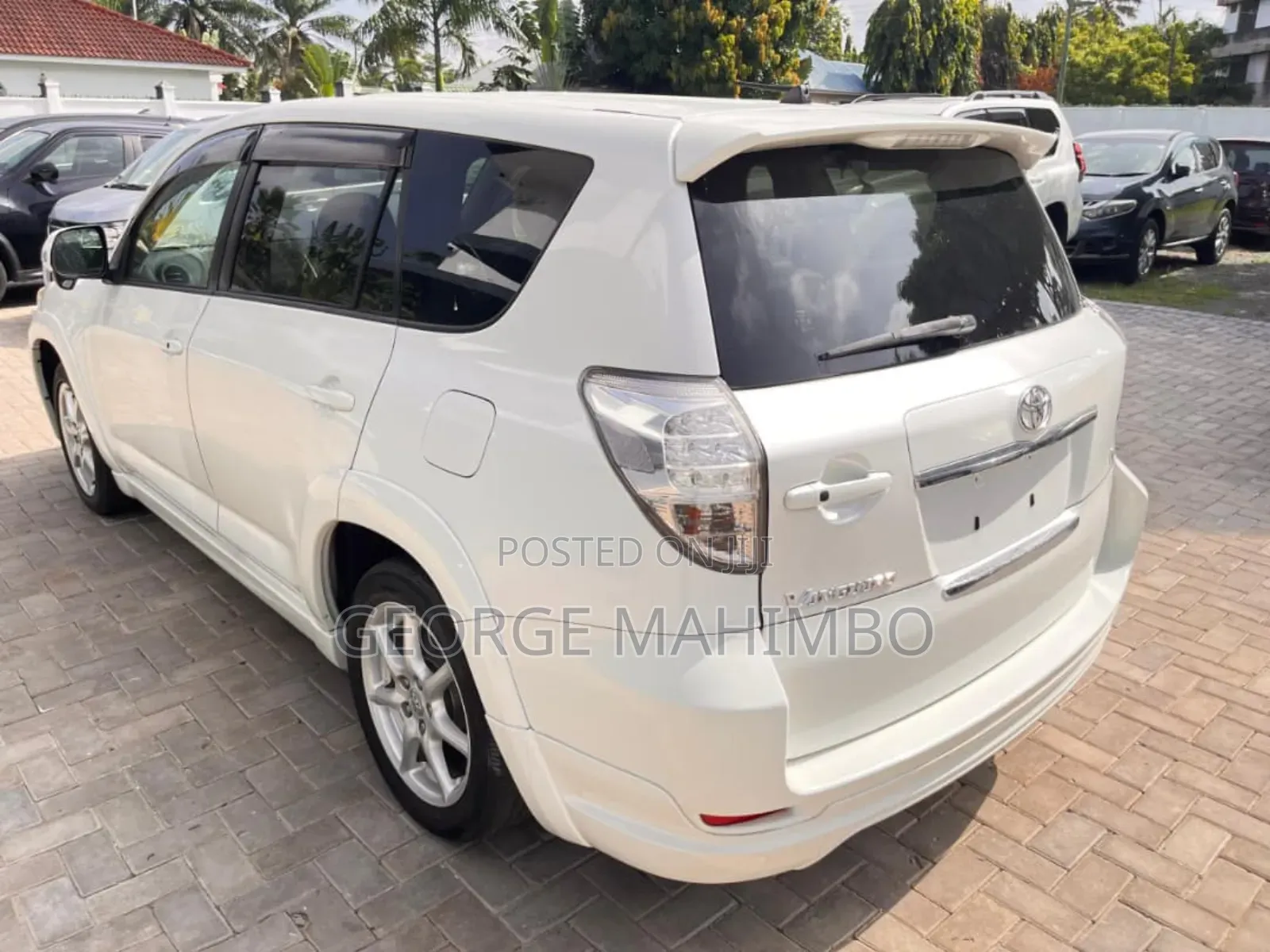 Toyota Vanguard 2009 White