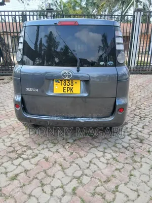 Toyota Sienta 2005 Gray