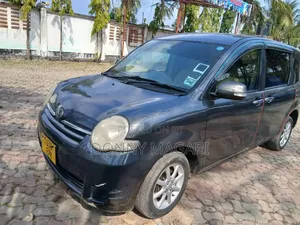 Toyota Sienta 2005 Gray