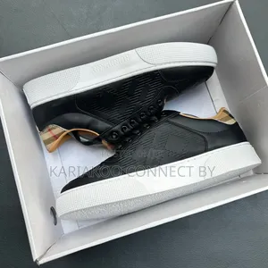 Men's Premium Sneakers With Classic Plaid Detailing