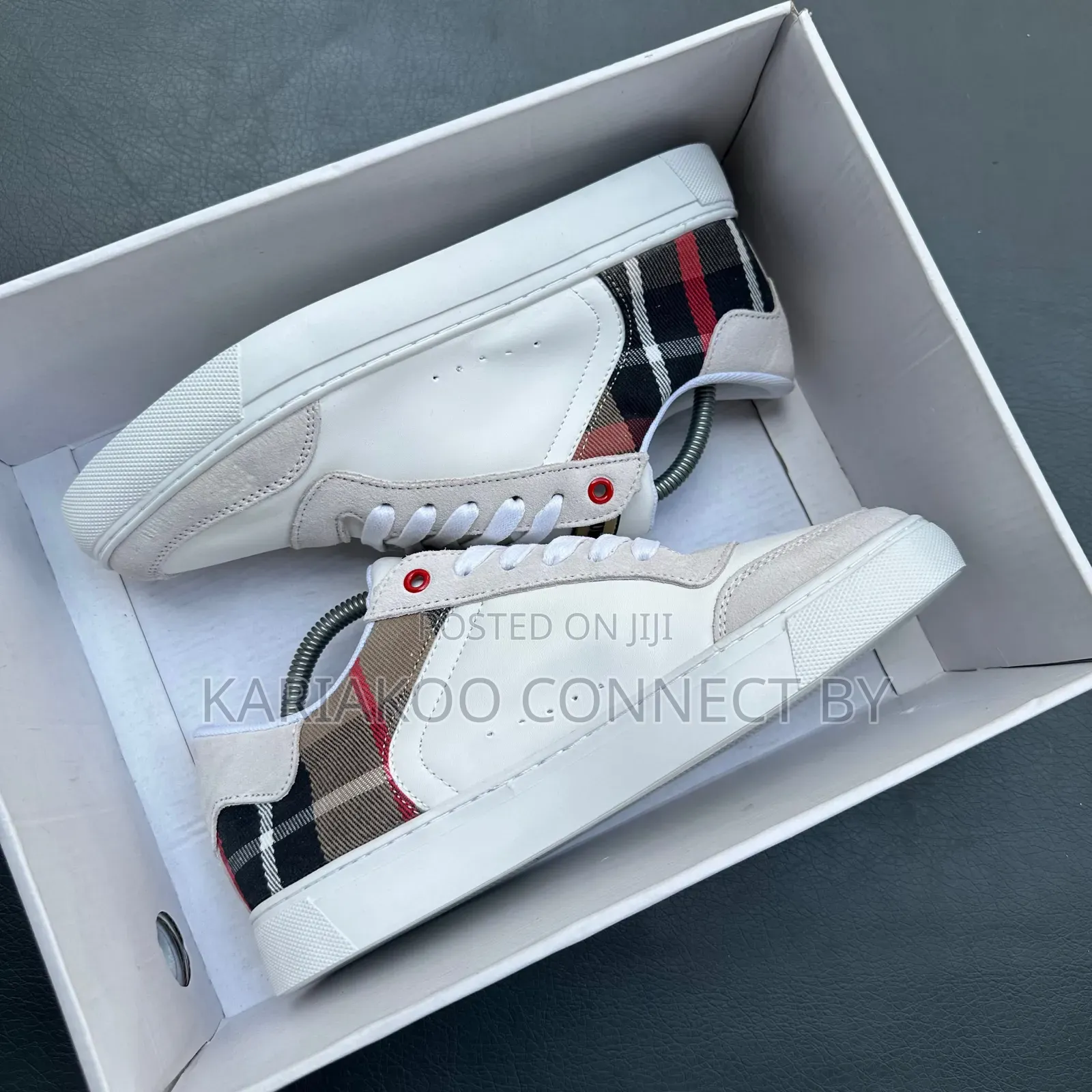 Men's Premium Sneakers With Classic Plaid Detailing