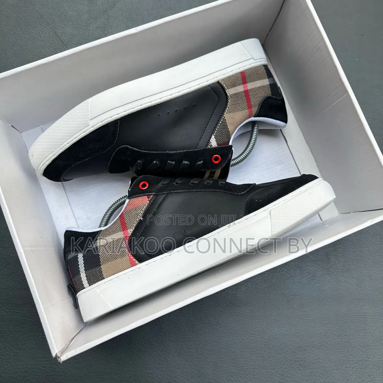 Men's Premium Sneakers With Classic Plaid Detailing
