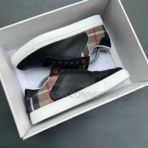 Men's Premium Sneakers With Classic Plaid Detailing