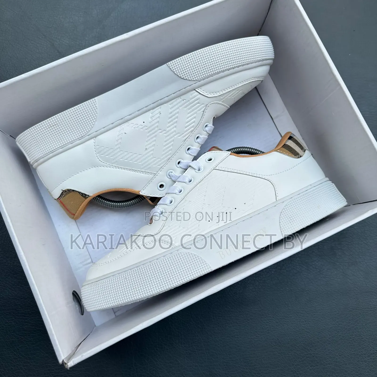 Men's Premium Sneakers With Classic Plaid Detailing