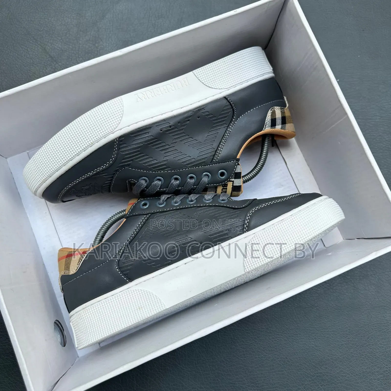 Men's Premium Sneakers With Classic Plaid Detailing