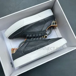 Men's Premium Sneakers With Classic Plaid Detailing