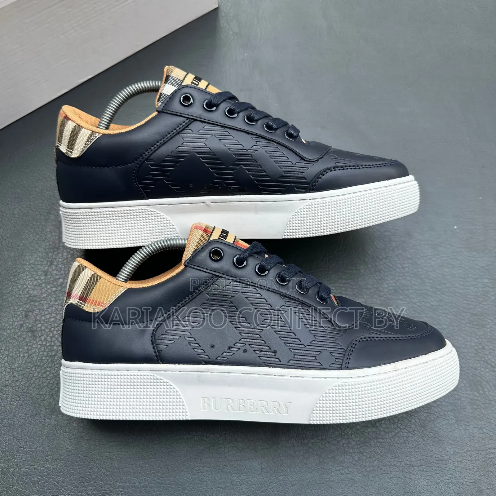 Men's Premium Sneakers With Classic Plaid Detailing