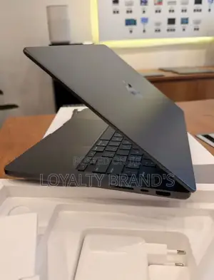 New Laptop Apple MacBook Pro 2025 M5 16GB Apple M5 SSD 512GB