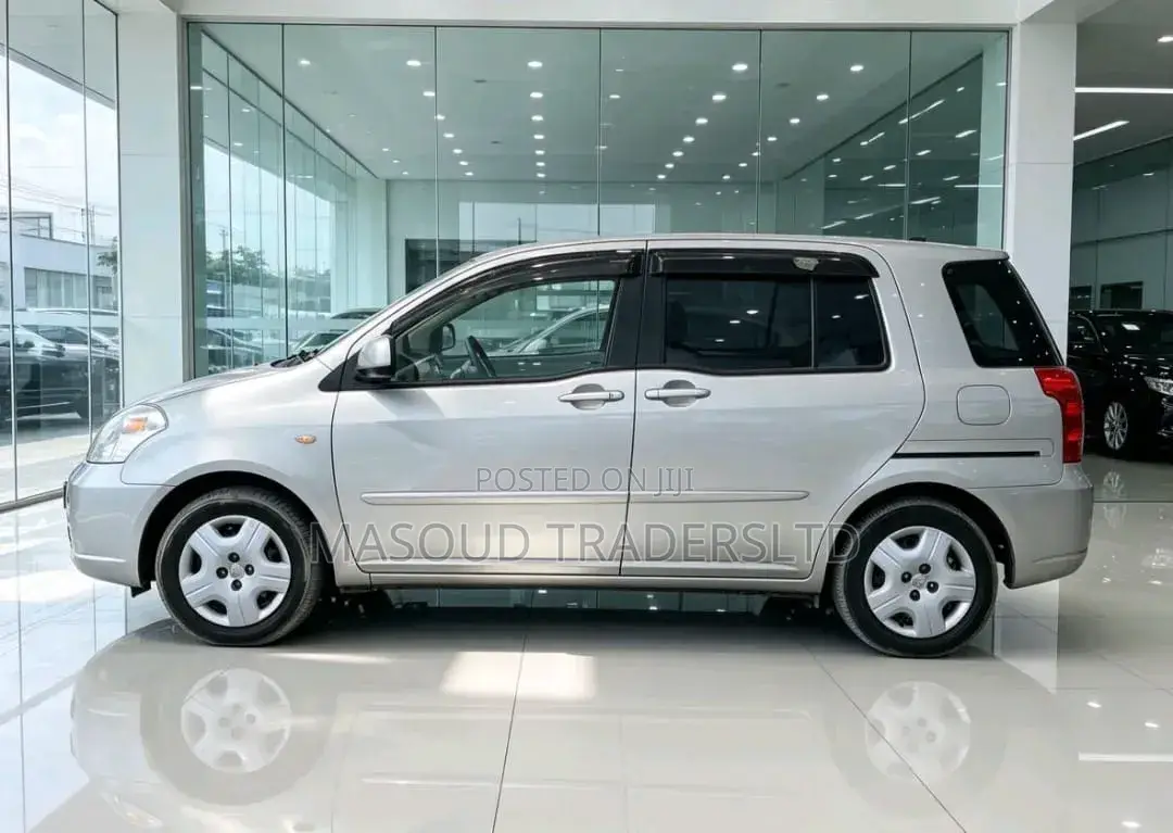 Toyota Raum 2006 Silver