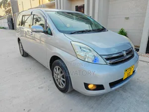 Toyota ISIS 2007 Silver
