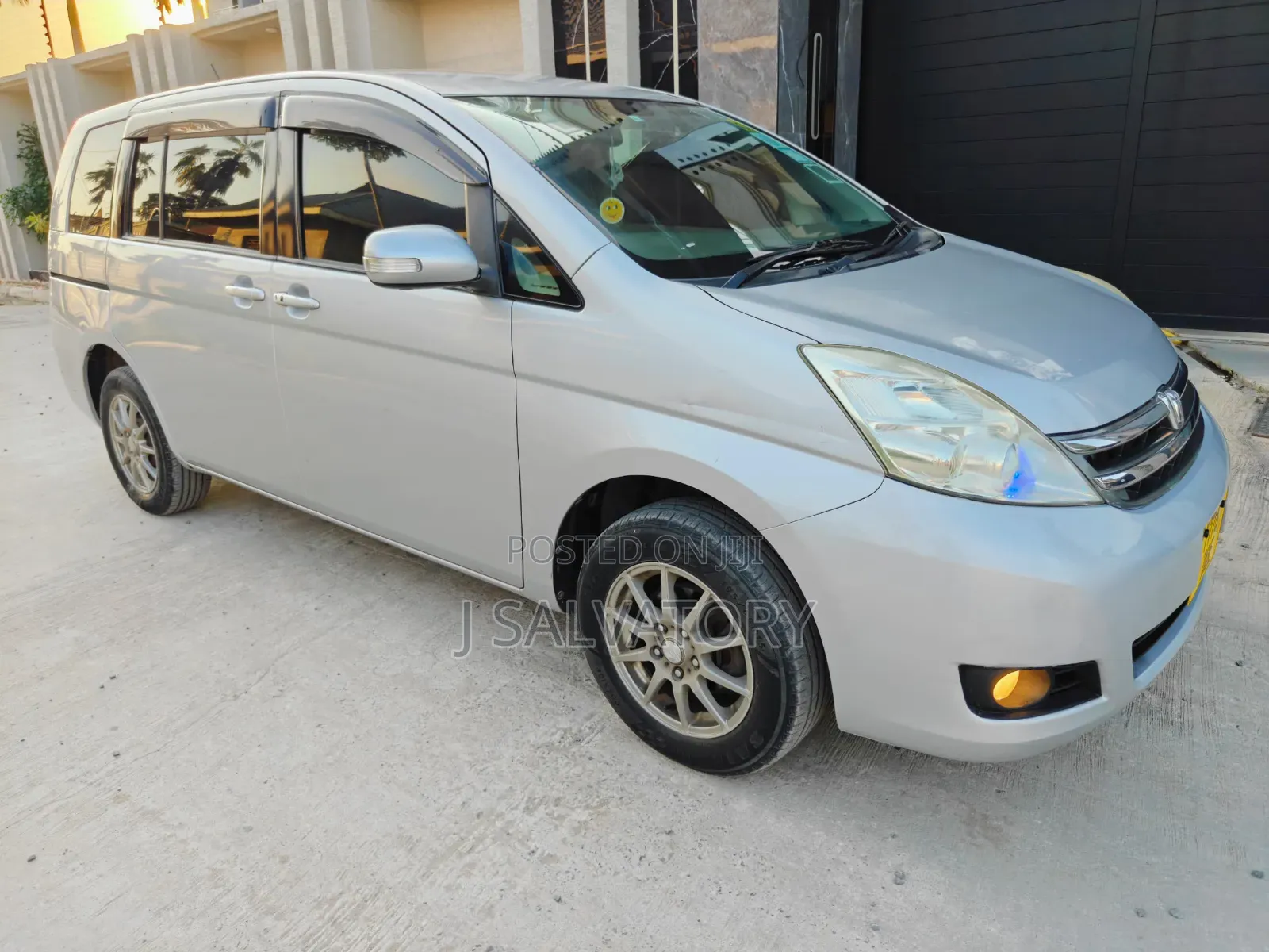 Toyota ISIS 2007 Silver