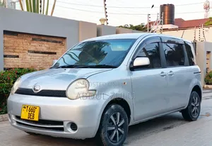 Toyota Sienta 2005 Silver