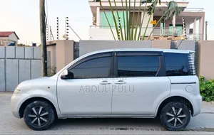 Toyota Sienta 2005 Silver