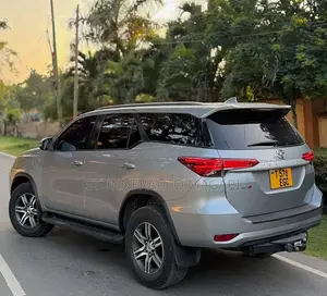 Toyota Fortuner 2021 Silver