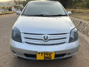 Toyota IST 2004 Silver