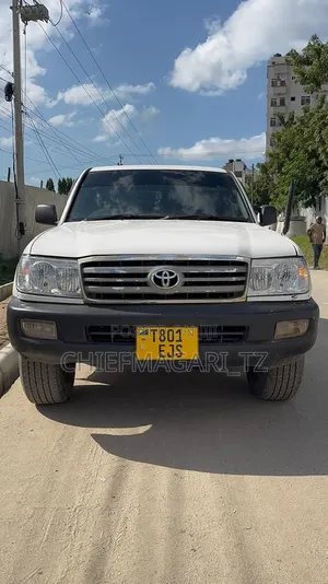Toyota Land Cruiser 2005 White