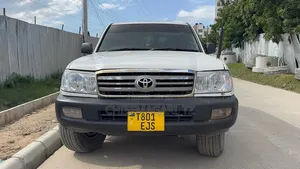 Toyota Land Cruiser 2005 White