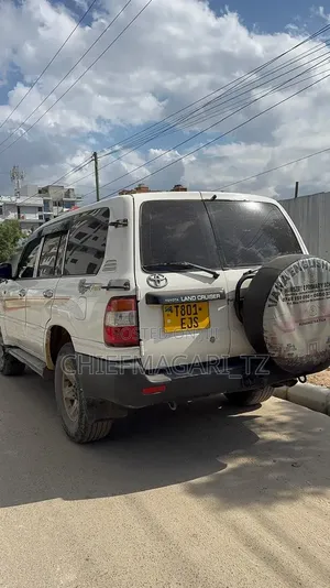 Toyota Land Cruiser 2005 White