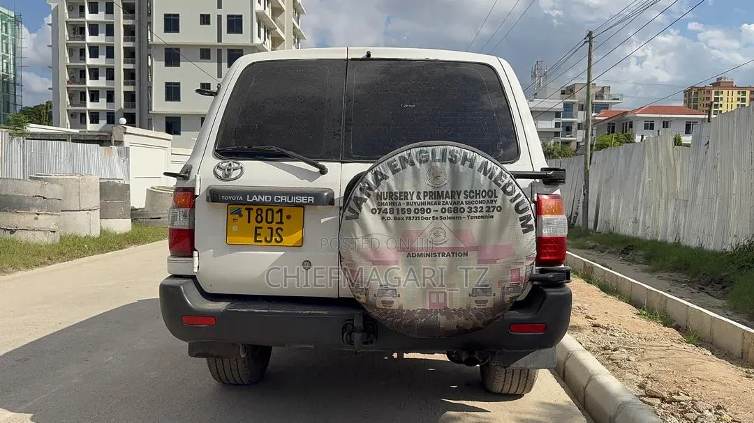 Toyota Land Cruiser 2005 White