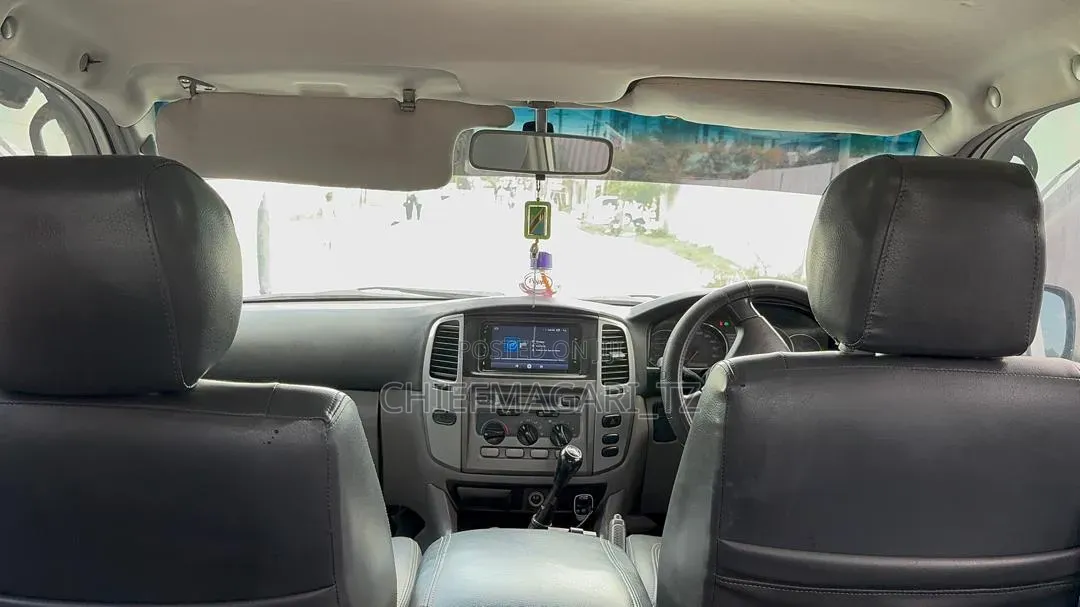 Toyota Land Cruiser 2005 White
