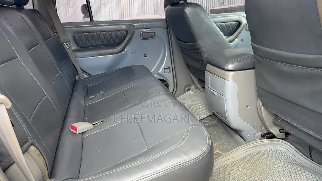 Toyota Land Cruiser 2005 White