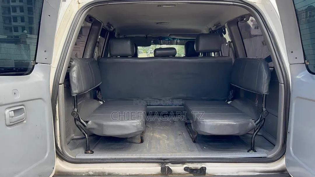 Toyota Land Cruiser 2005 White