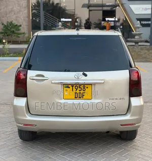 Toyota Raum 2006 Silver