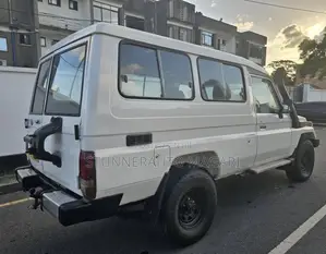 Toyota Land Cruiser 2000 White
