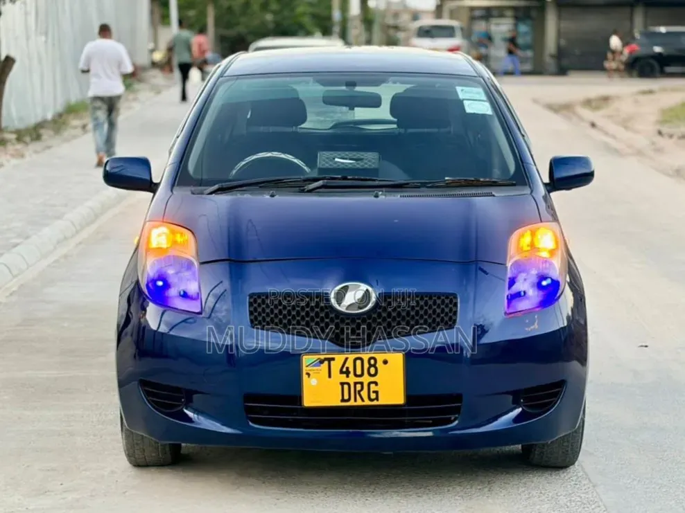 Toyota Vitz 2004 Blue