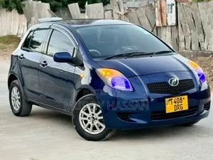 Toyota Vitz 2004 Blue