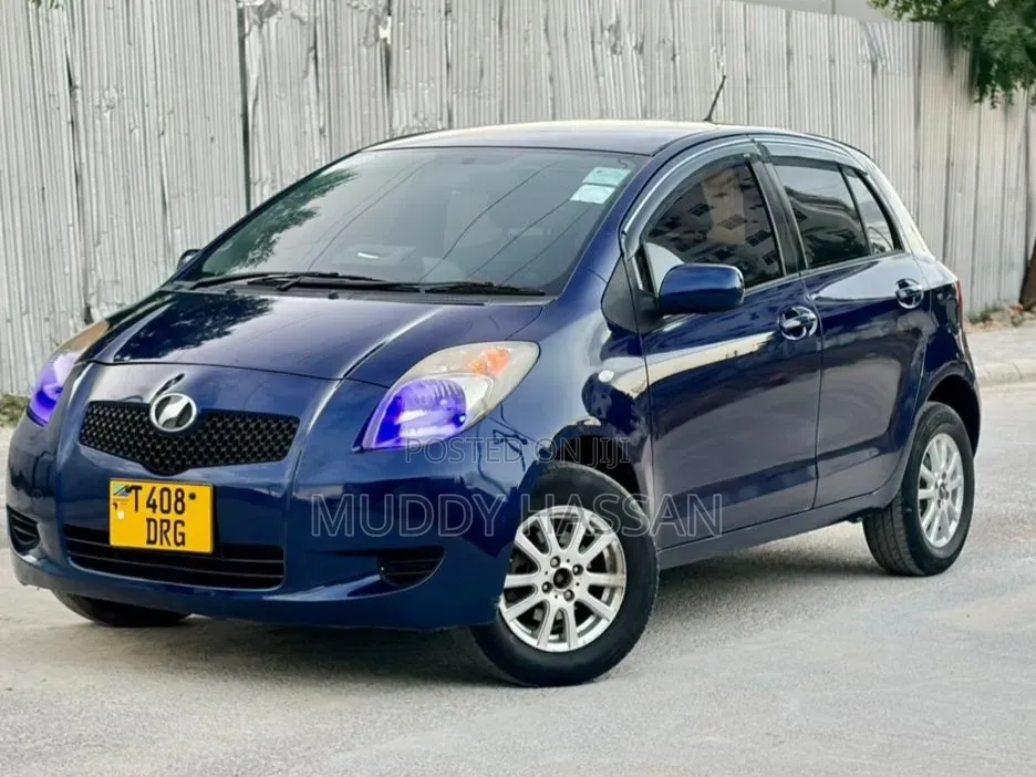 Toyota Vitz 2004 Blue