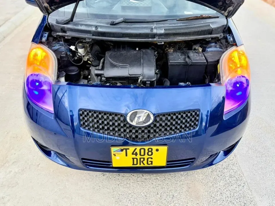Toyota Vitz 2004 Blue