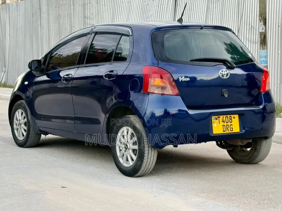 Toyota Vitz 2004 Blue
