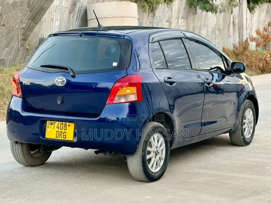 Toyota Vitz 2004 Blue