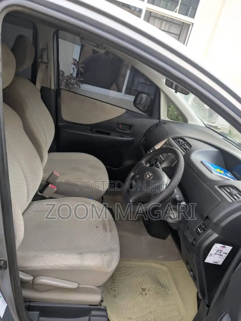 Toyota Ractis 2007 Gray