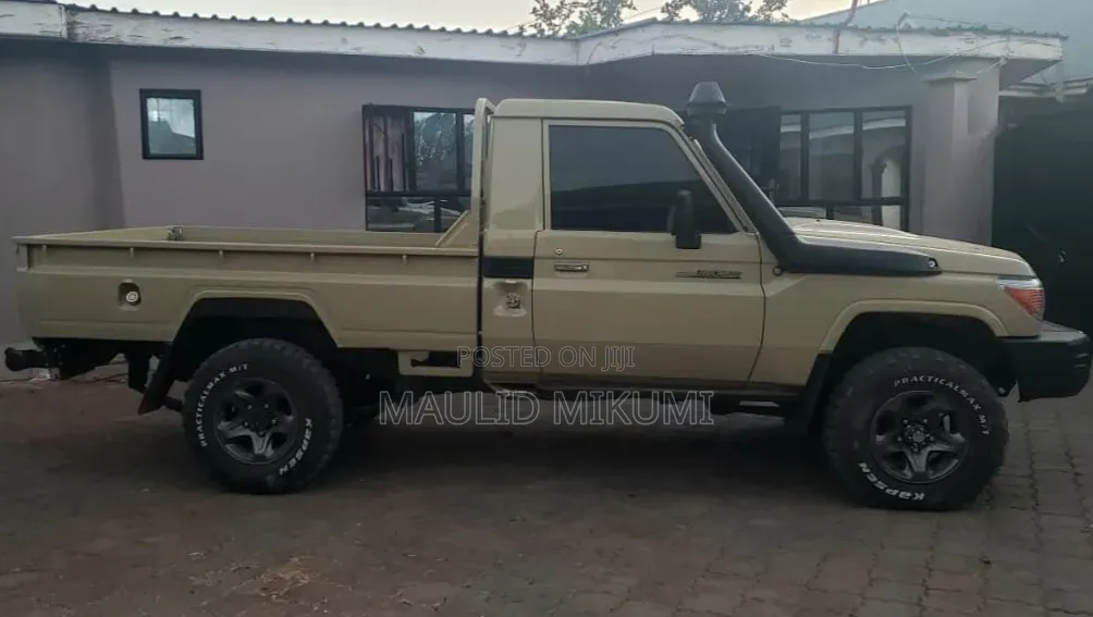 Toyota Land Cruiser 2016 Beige