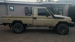 Toyota Land Cruiser 2016 Beige
