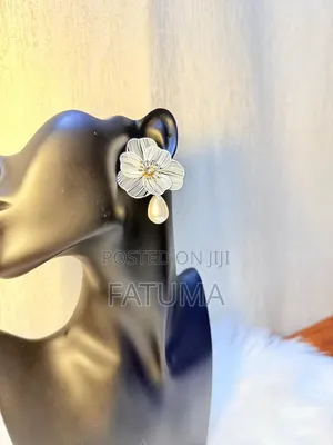 Floral Earings That Will Make You Look Perfect Throughout the Day