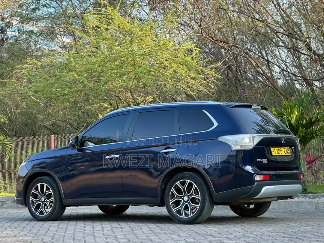 Mitsubishi Outlander 2015 Blue
