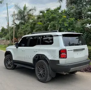 Toyota Land Cruiser Prado 2025 White