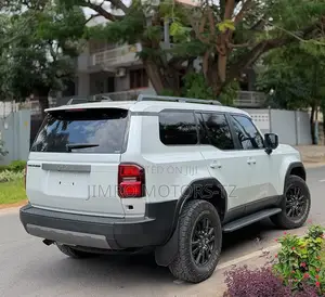 Toyota Land Cruiser Prado 2025 White